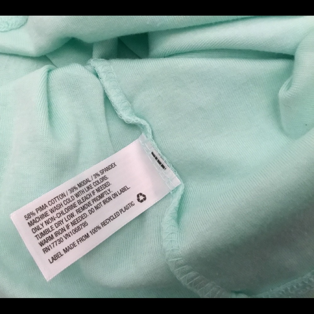💐XL Mint Green V Neck Tee - Picture 5 of 6